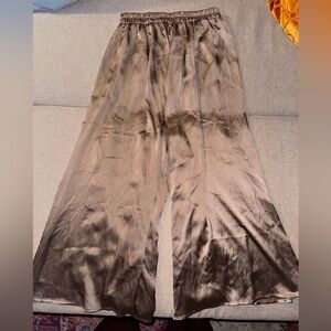 Flowy pants with elastic band